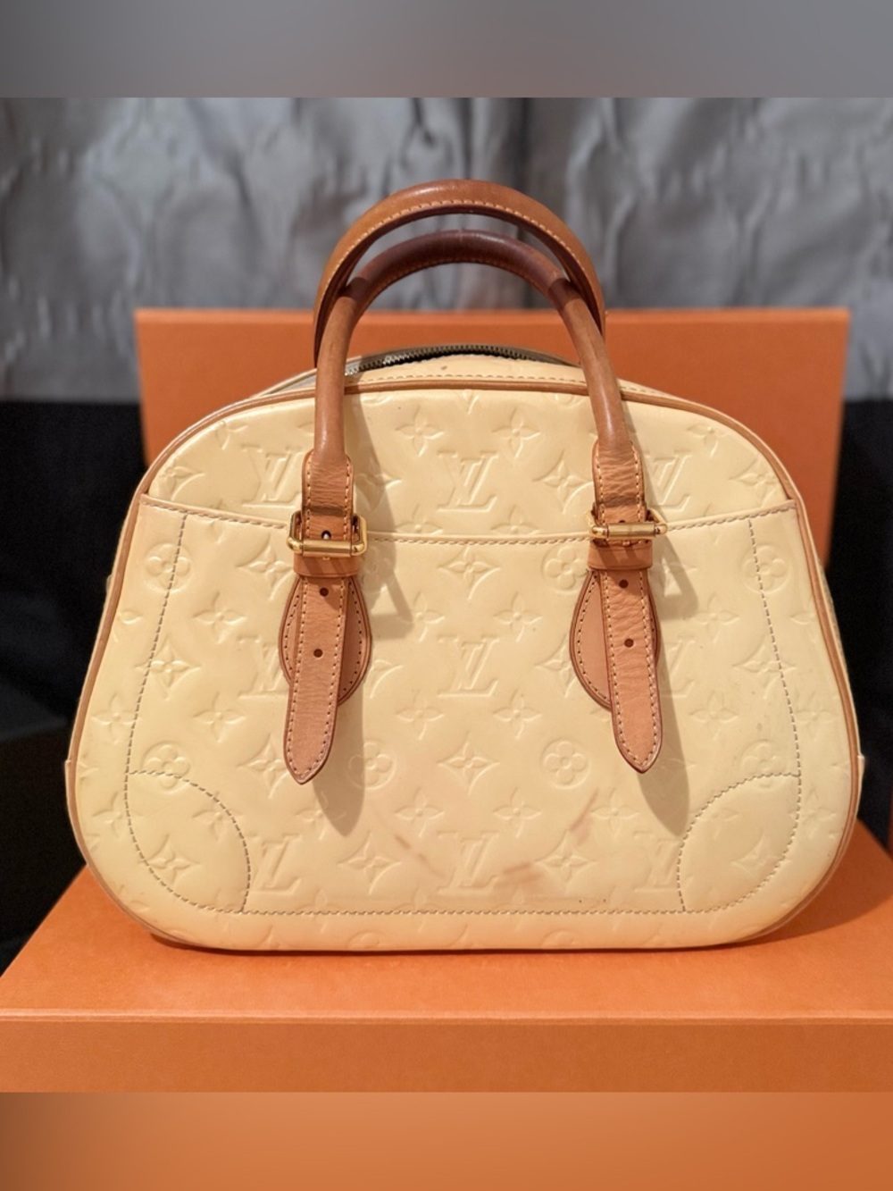 Louis Vuitton Vernis Summit Drive Cream Patent Leather Satchels Gold Hardware